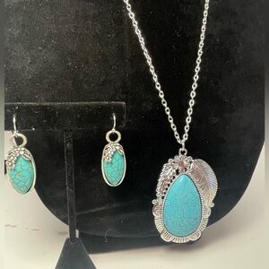 Paparazzi Jewelry Blue crackle Flower Feather Necklace and Earrings